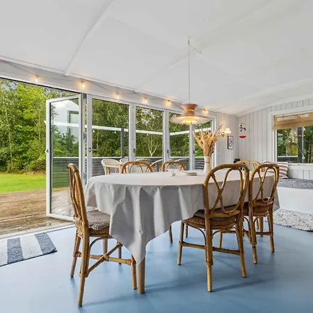 Renovated Near Water And Nature Semesterbostad