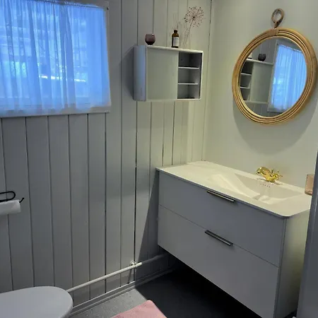 펜션 Renovated Near Water And Nature *