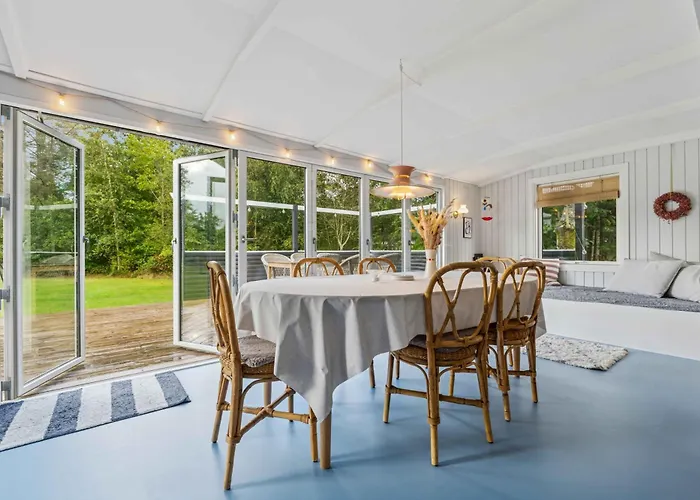 Renovated Near Water And Nature Semesterbostad