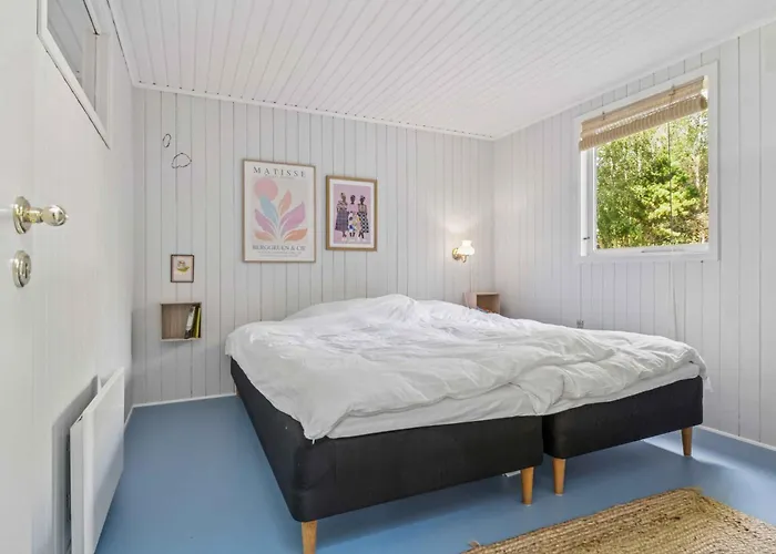 Renovated Near Water And Nature Semesterbostad