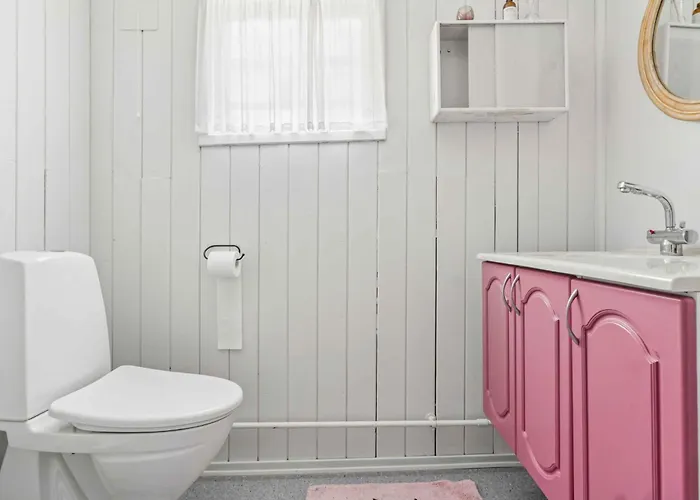 Renovated Near Water And Nature Semesterbostad