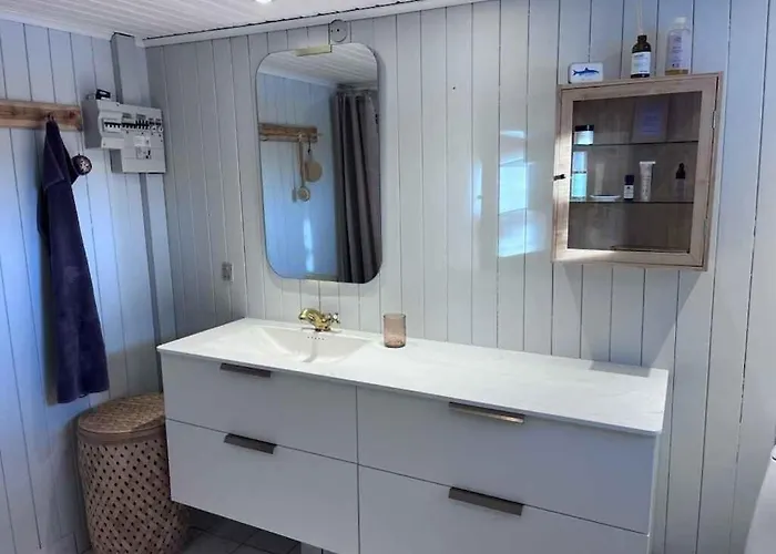 Semesterbostad Renovated Near Water And Nature