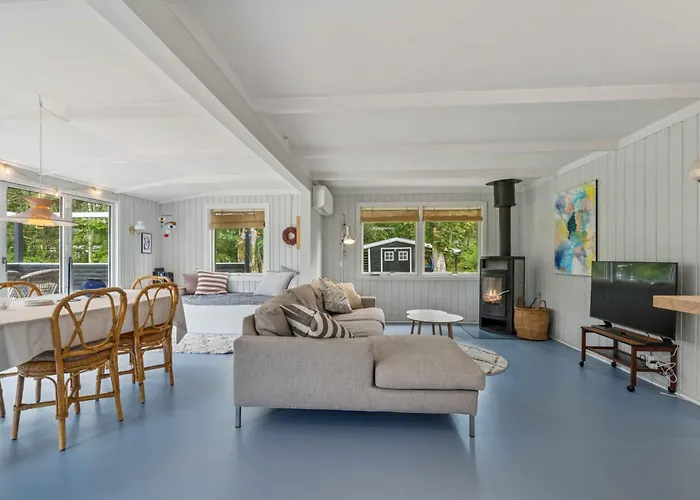 Renovated Near Water And Nature 別荘